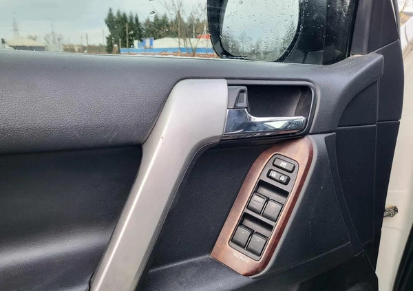 Toyota Land Cruiser cena 170000 przebieg: 129000, rok produkcji 2014 z Sulechów małe 191